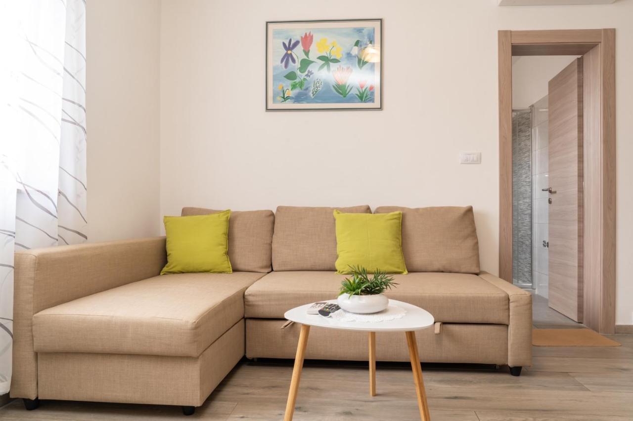 Tomi Apartment Pula Luaran gambar