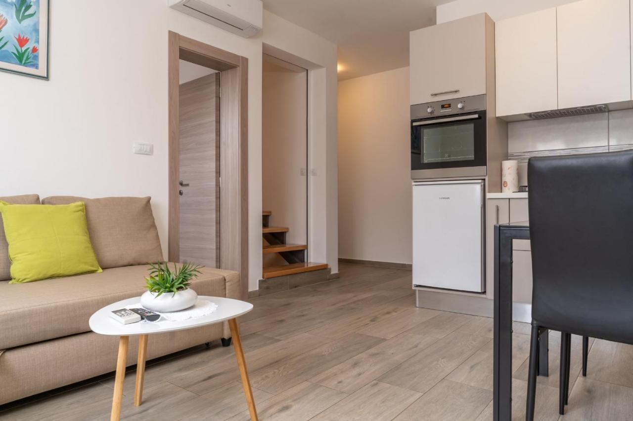 Tomi Apartment Pula Luaran gambar