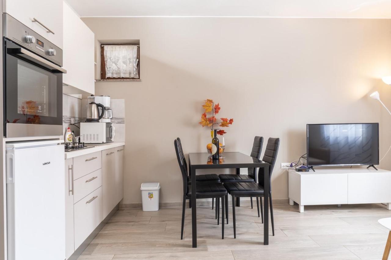 Tomi Apartment Pula Luaran gambar