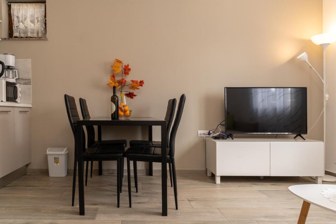 Tomi Apartment Pula Luaran gambar