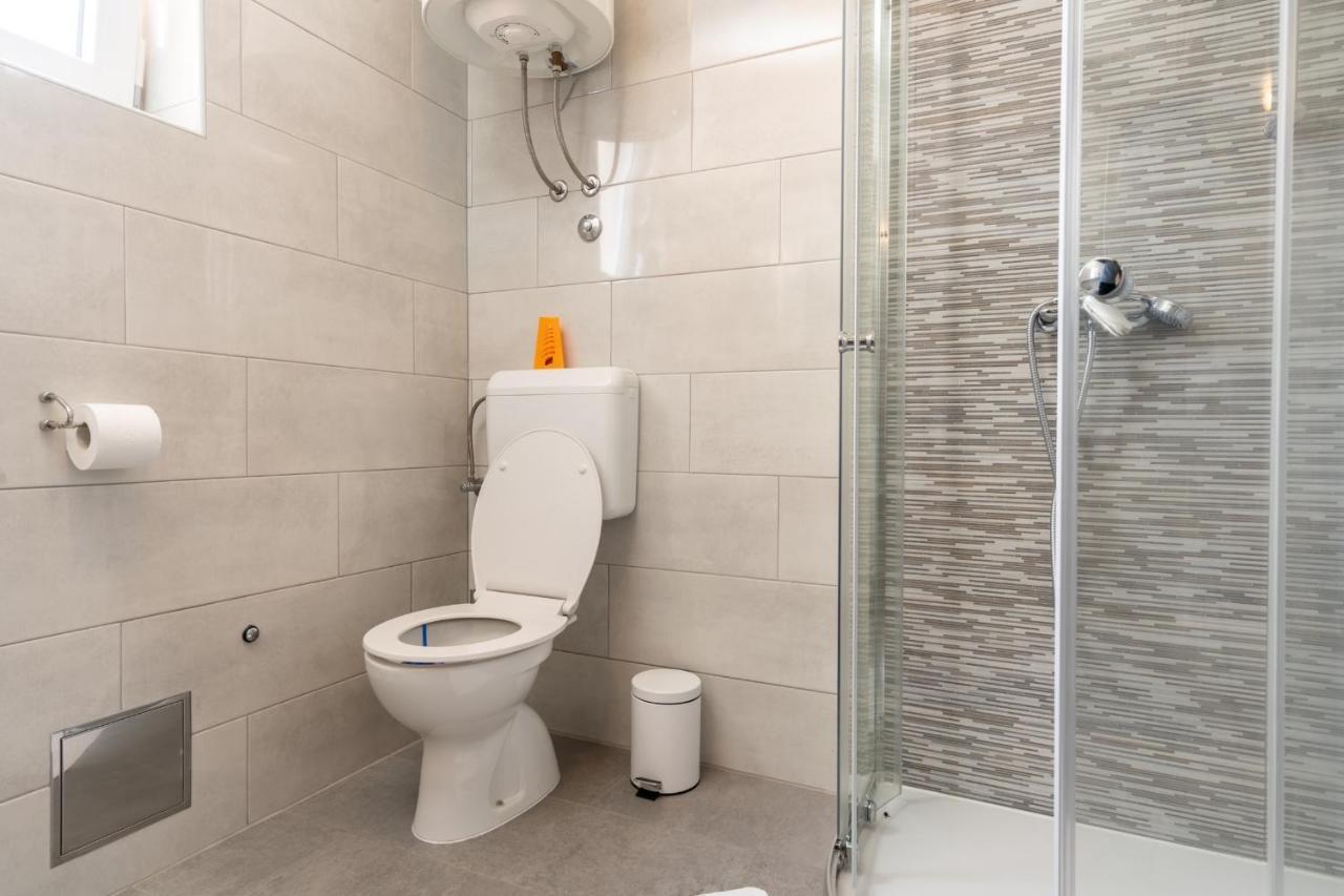 Tomi Apartment Pula Luaran gambar