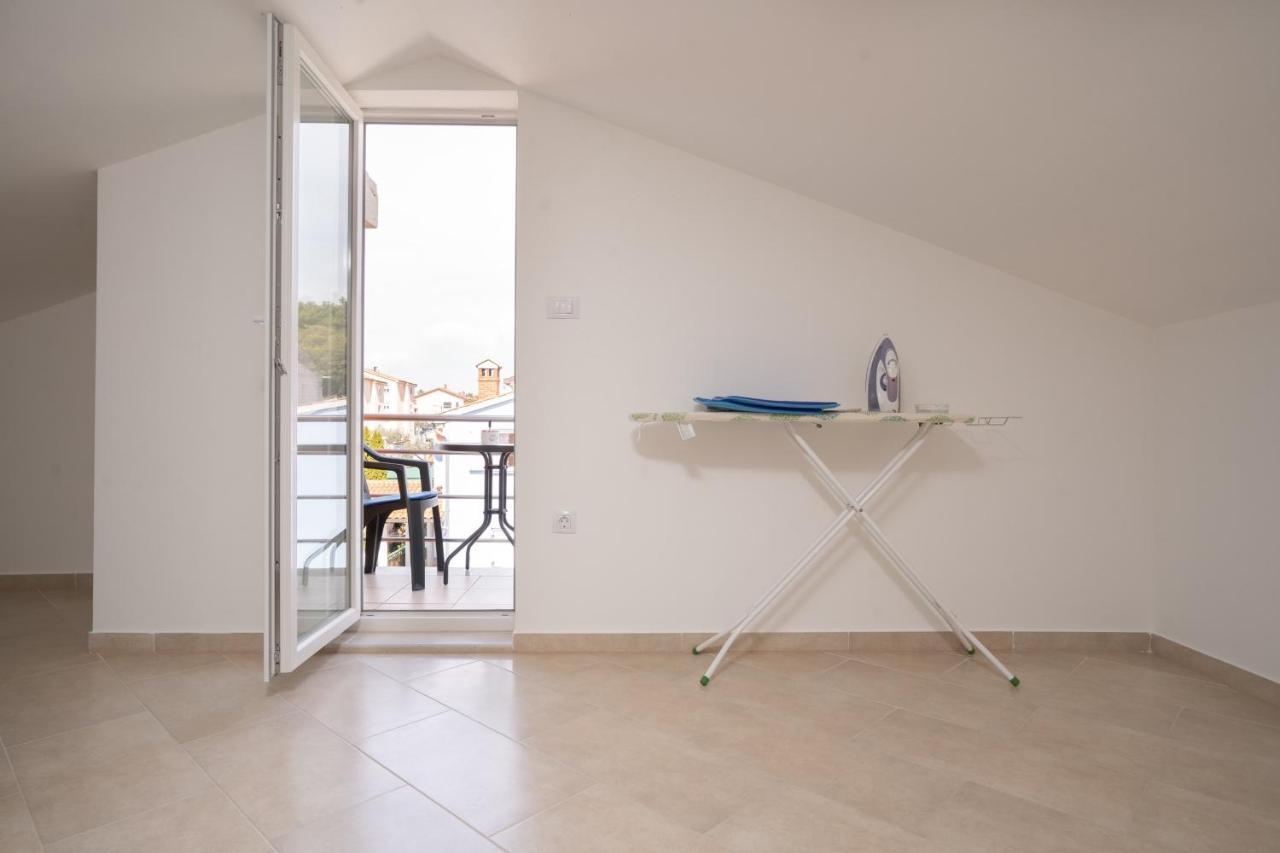 Tomi Apartment Pula Luaran gambar